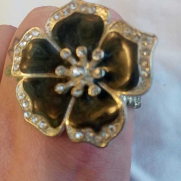 3/$15 Sale- Rhinestone Silver & Marbled Flower Stretc - Picture 2 of 5